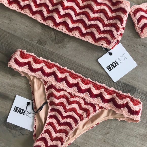 BEACH RIOT CROCHET BIKINI - Picture 2 of 3